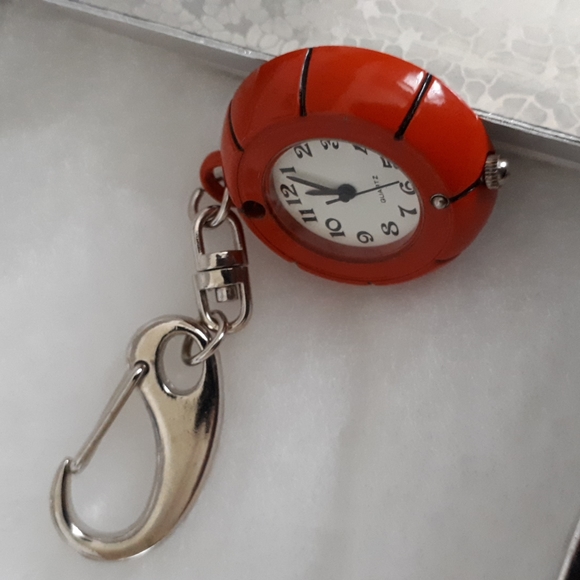 Clip-on watch - Picture 3 of 6